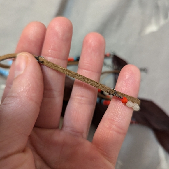 🌟3/$20🌟 Feather Beaded Necklace - Picture 3 of 4